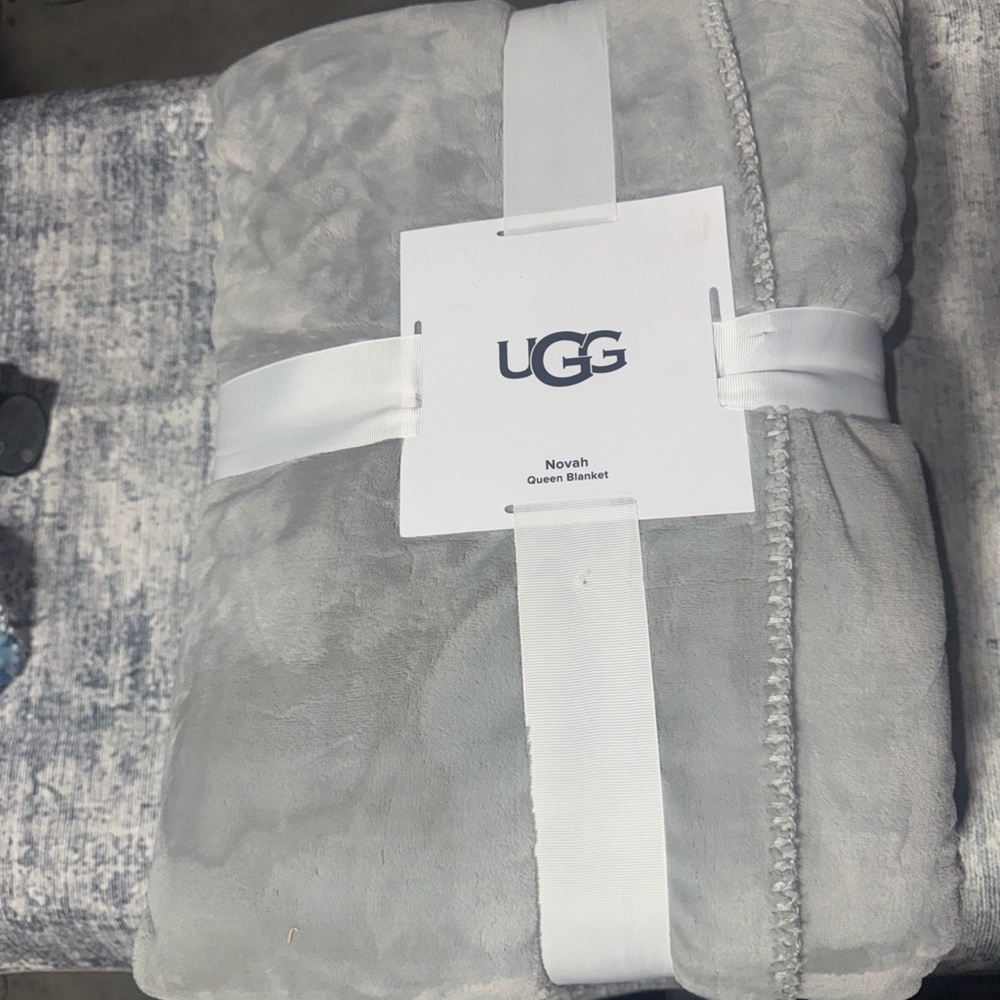 UGG - Novah Queen Blanket Gray Seal 96" x 92"  New with Tags